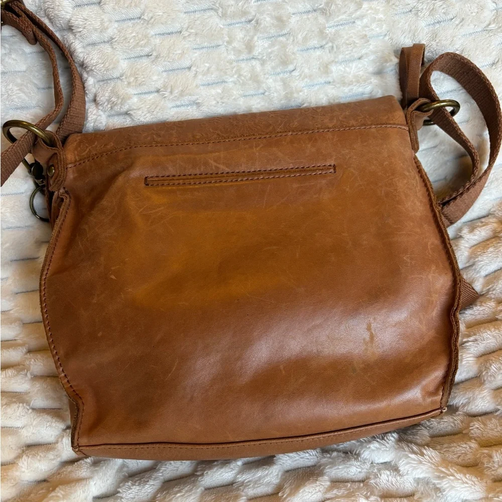 The Sak Silverlake Tan Brown Embossed Leather Crossbody Flap Brass Studs